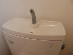 手洗い器付きタンク（TOTO)