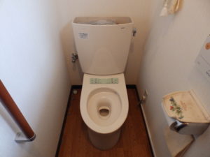 トイレタンクを設置する